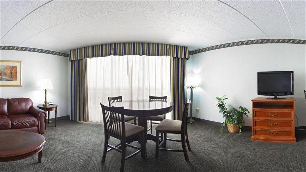 Holiday Inn Rockford By Ihg Εξωτερικό φωτογραφία