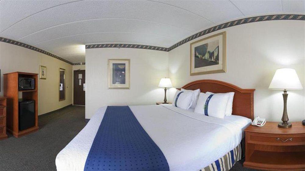 Holiday Inn Rockford By Ihg Εξωτερικό φωτογραφία