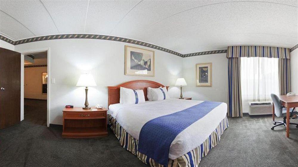 Holiday Inn Rockford By Ihg Εξωτερικό φωτογραφία